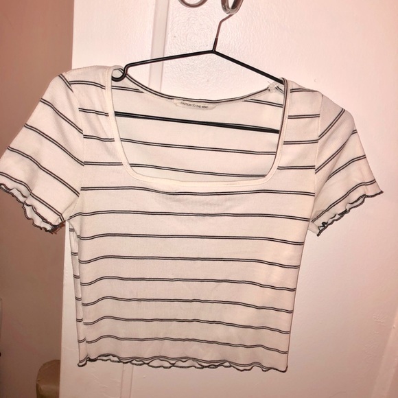 Tops - Scalloped Edge Tee✨